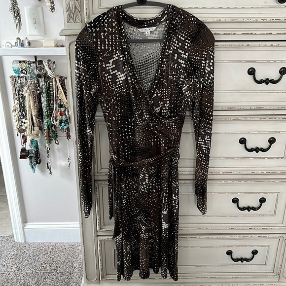 Cabi Long Sleeve Brown & Black Abstract Print Belted Mock Wrap Dress Siz…‎ - Picture 1 of 7